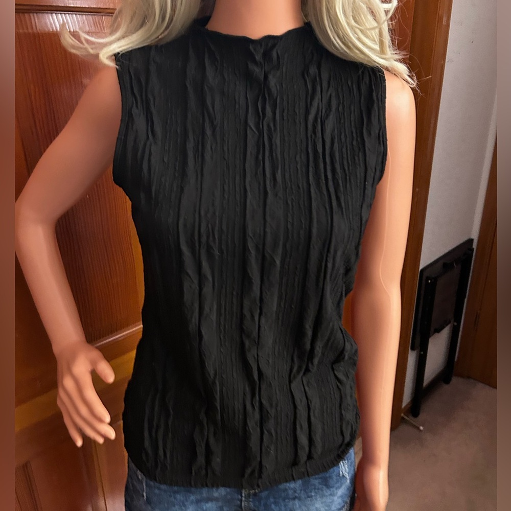 Chic Textured Tank Top - Picture 14 of 16